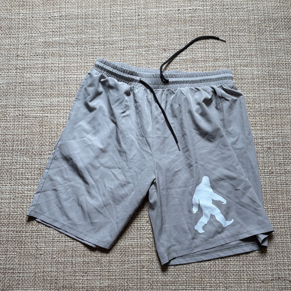 Gray 0XL Shorts with Bigfoot Graphic – Fun & Comfy Casual Wear